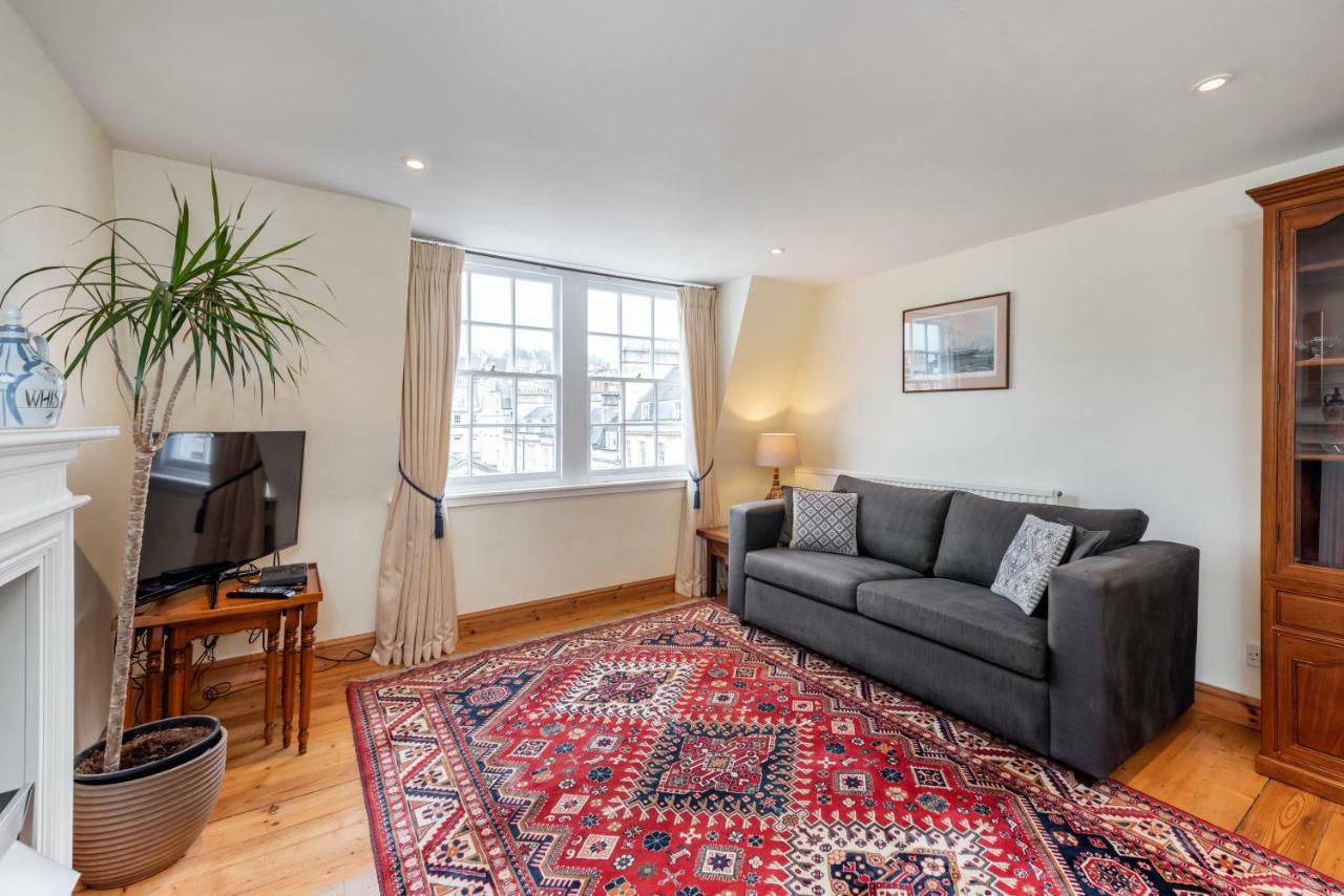 Central Bath Near The Circus With Parking Apartment Exterior photo